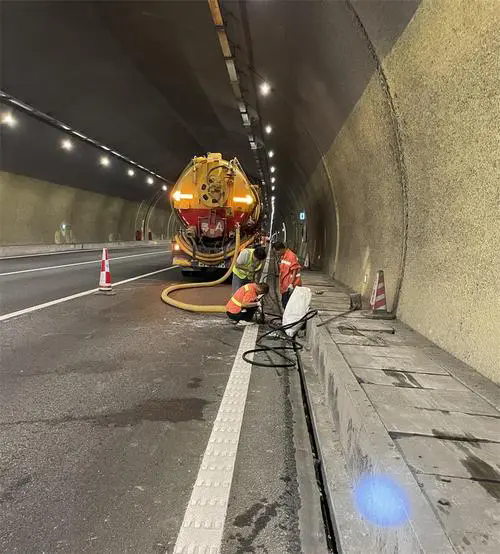 慈溪隧道排水渠清淤